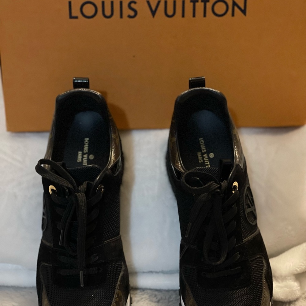 LOUIS VUITTON BLACK AND GOLD RUN AWAY SNEAKERS - Picture 4 of 8